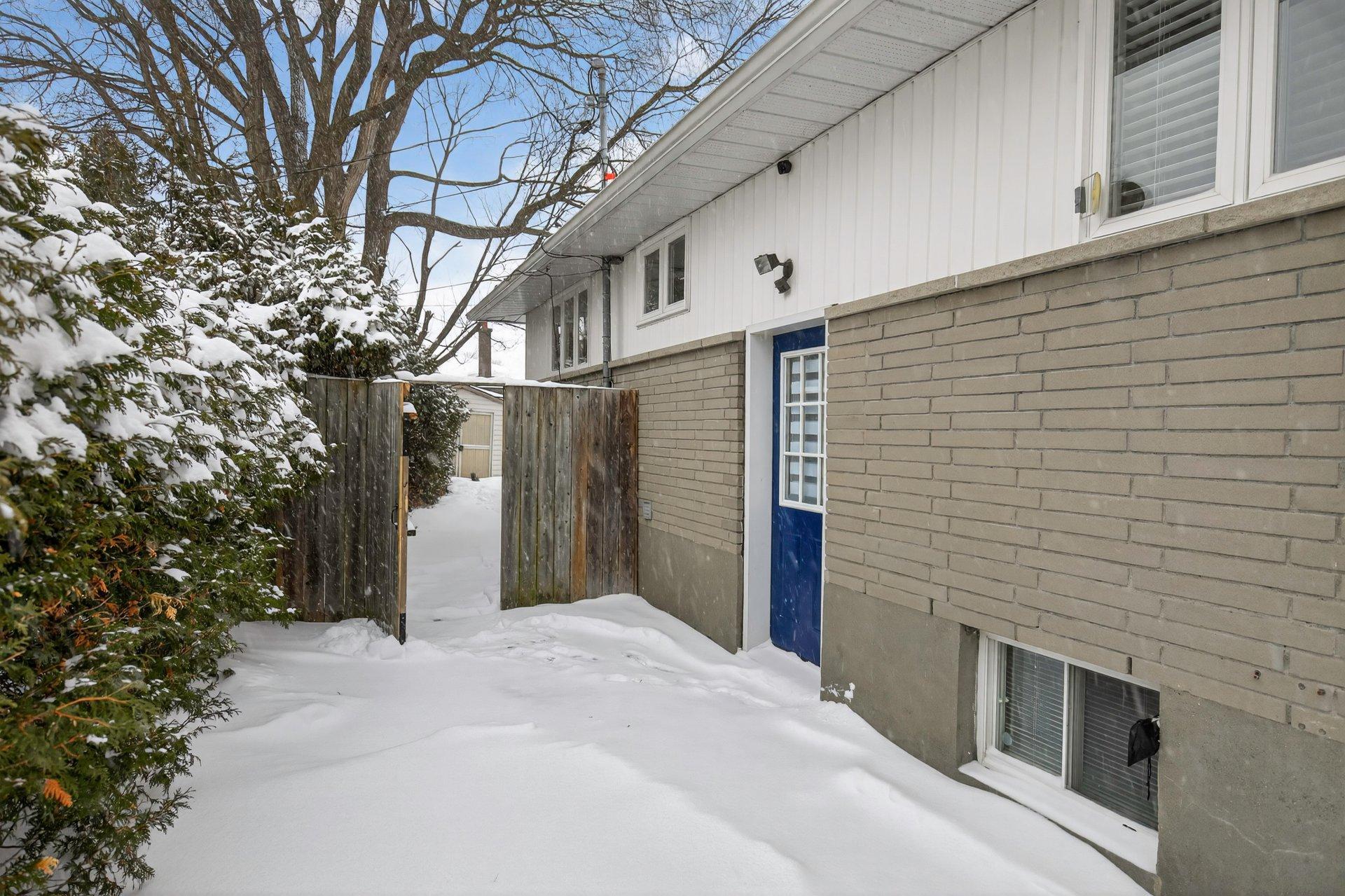 









18


Rue Legault

,
Gatineau (Hull),




QC
J8Y1J2

