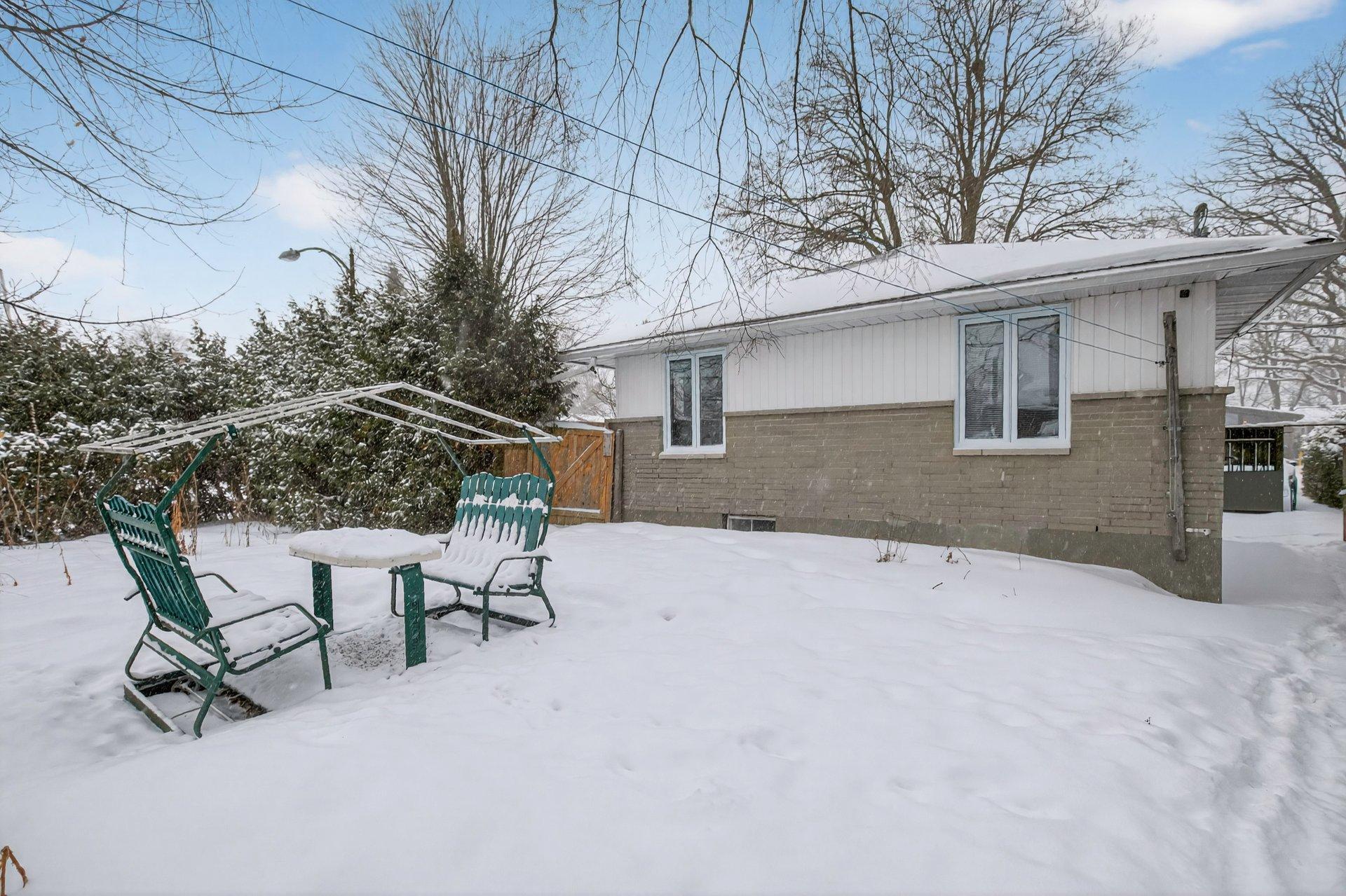 









18


Rue Legault

,
Gatineau (Hull),




QC
J8Y1J2

