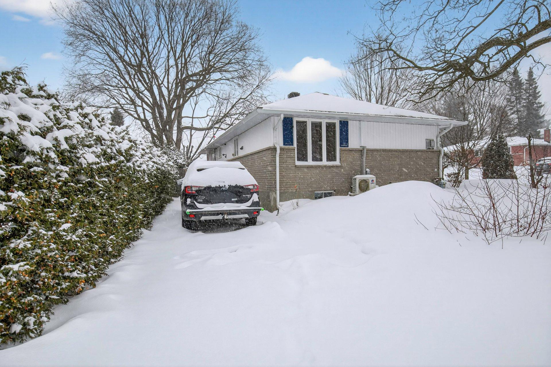 









18


Rue Legault

,
Gatineau (Hull),




QC
J8Y1J2

