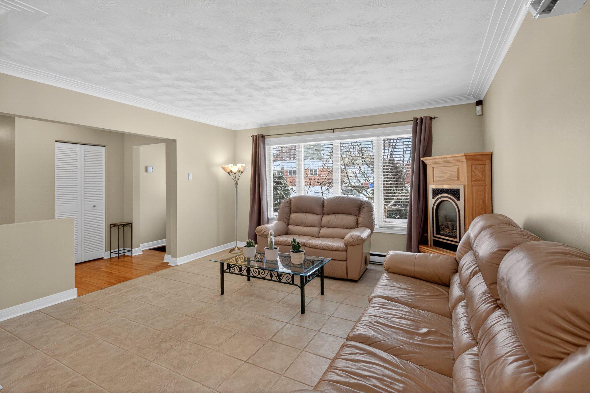 









18


Rue Legault

,
Gatineau (Hull),




QC
J8Y1J2

