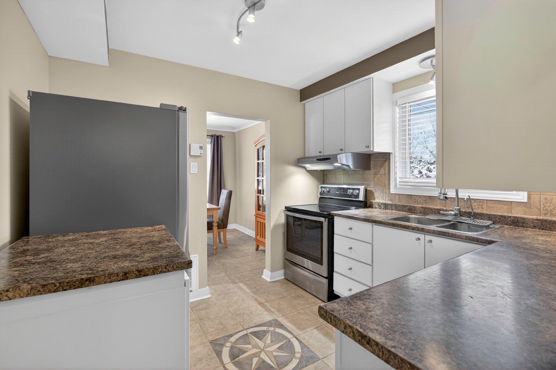 









18


Rue Legault

,
Gatineau (Hull),




QC
J8Y1J2

