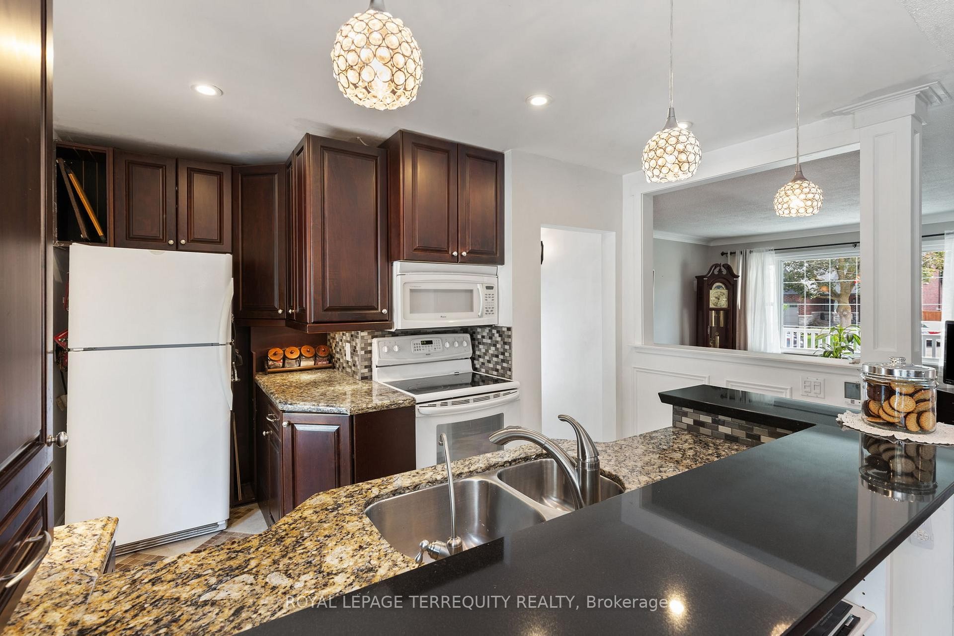 









353


Kingsleigh

Court,
Milton,




ON
L9T 1X6

