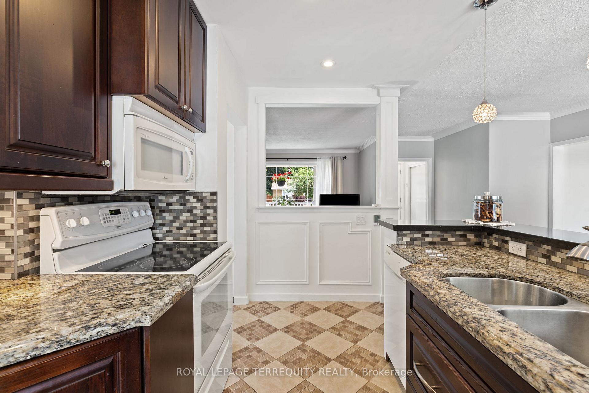 









353


Kingsleigh

Court,
Milton,




ON
L9T 1X6

