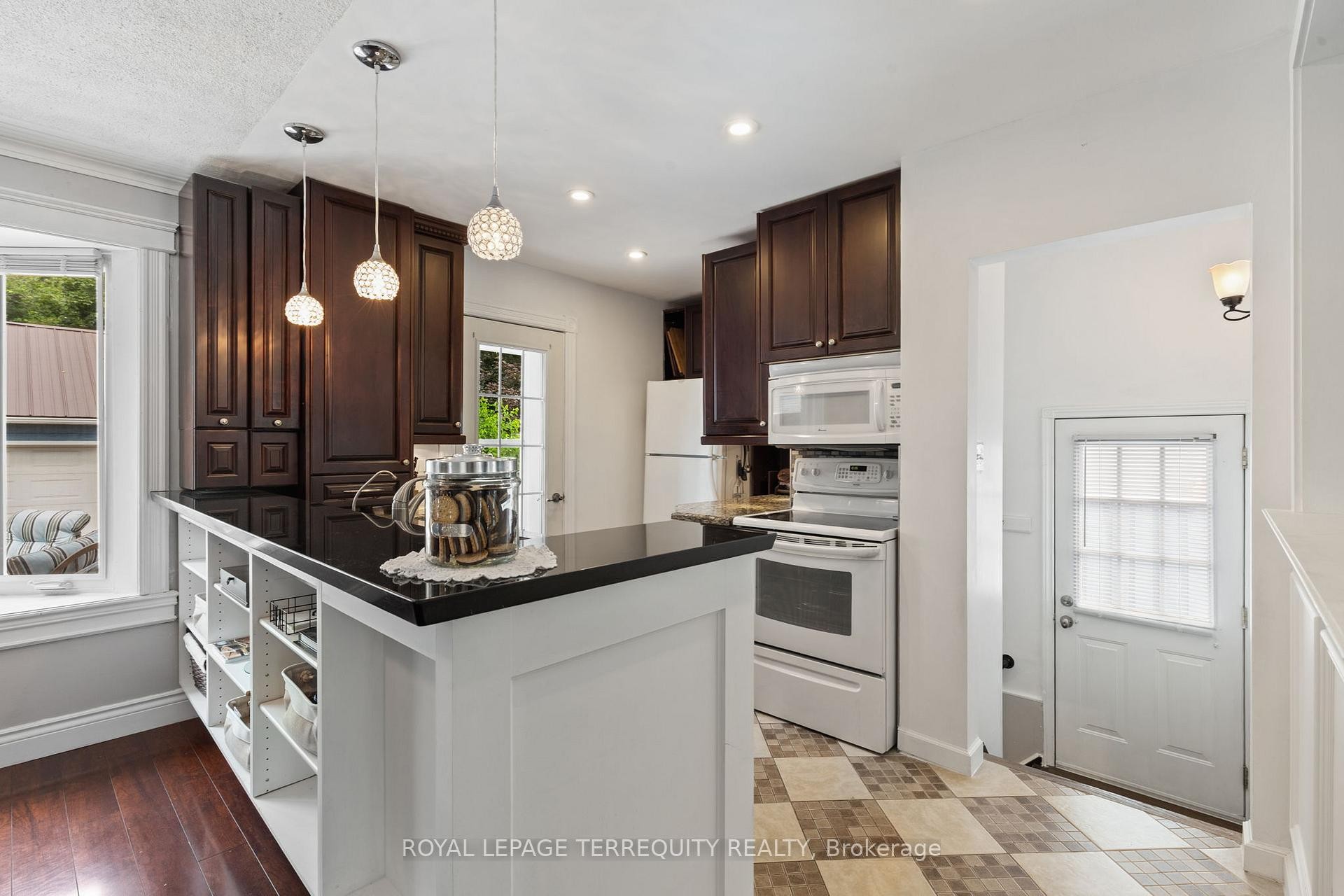 









353


Kingsleigh

Court,
Milton,




ON
L9T 1X6

