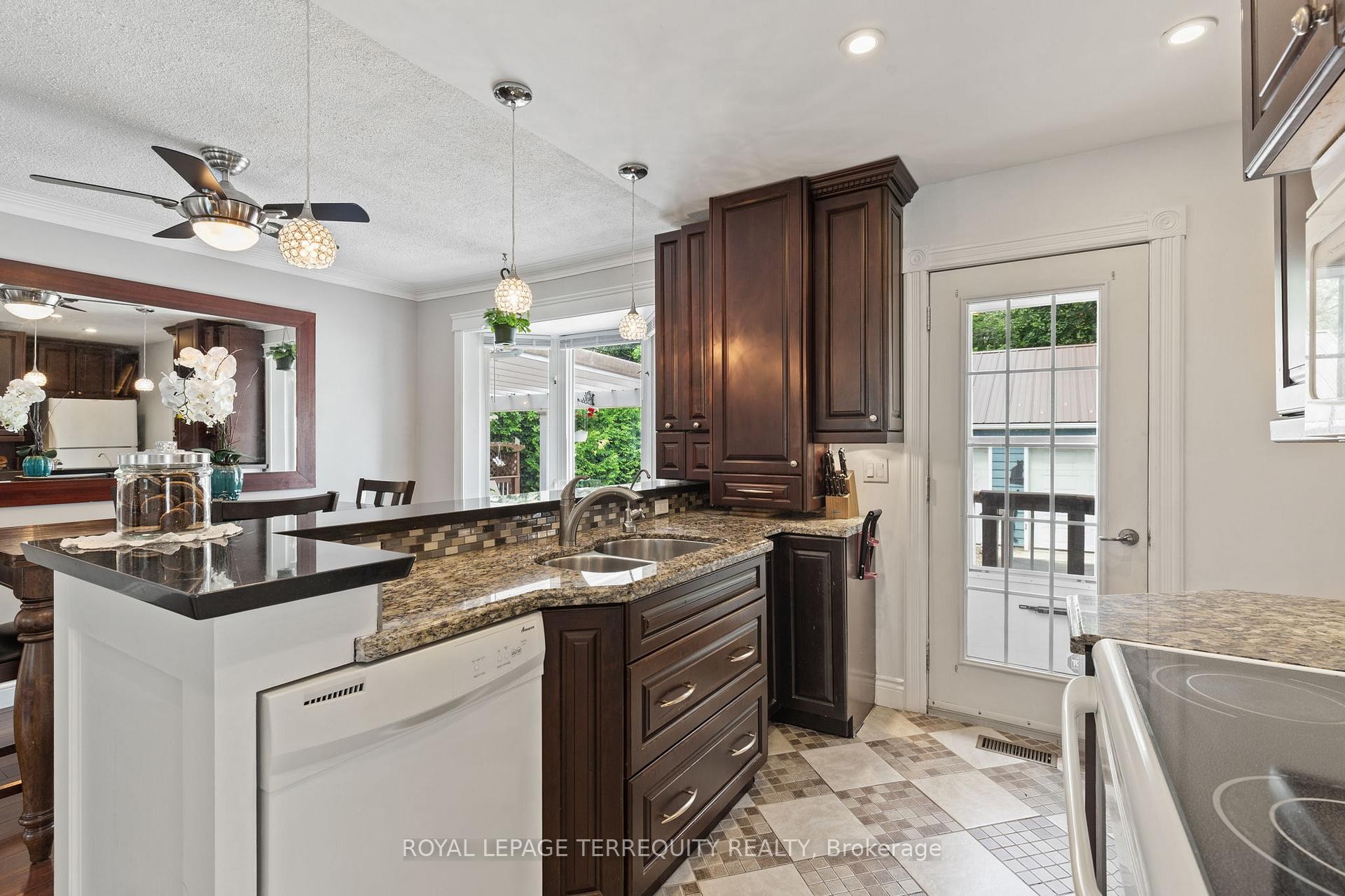 









353


Kingsleigh

Court,
Milton,




ON
L9T 1X6

