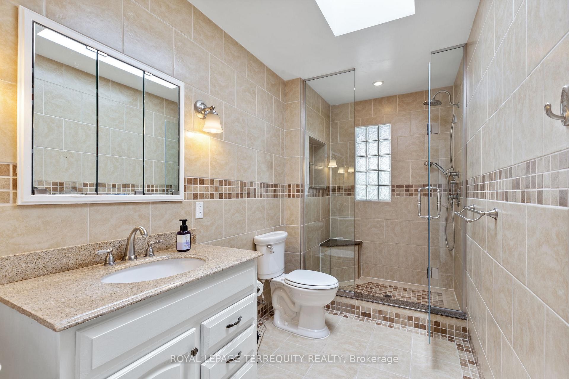 









353


Kingsleigh

Court,
Milton,




ON
L9T 1X6

