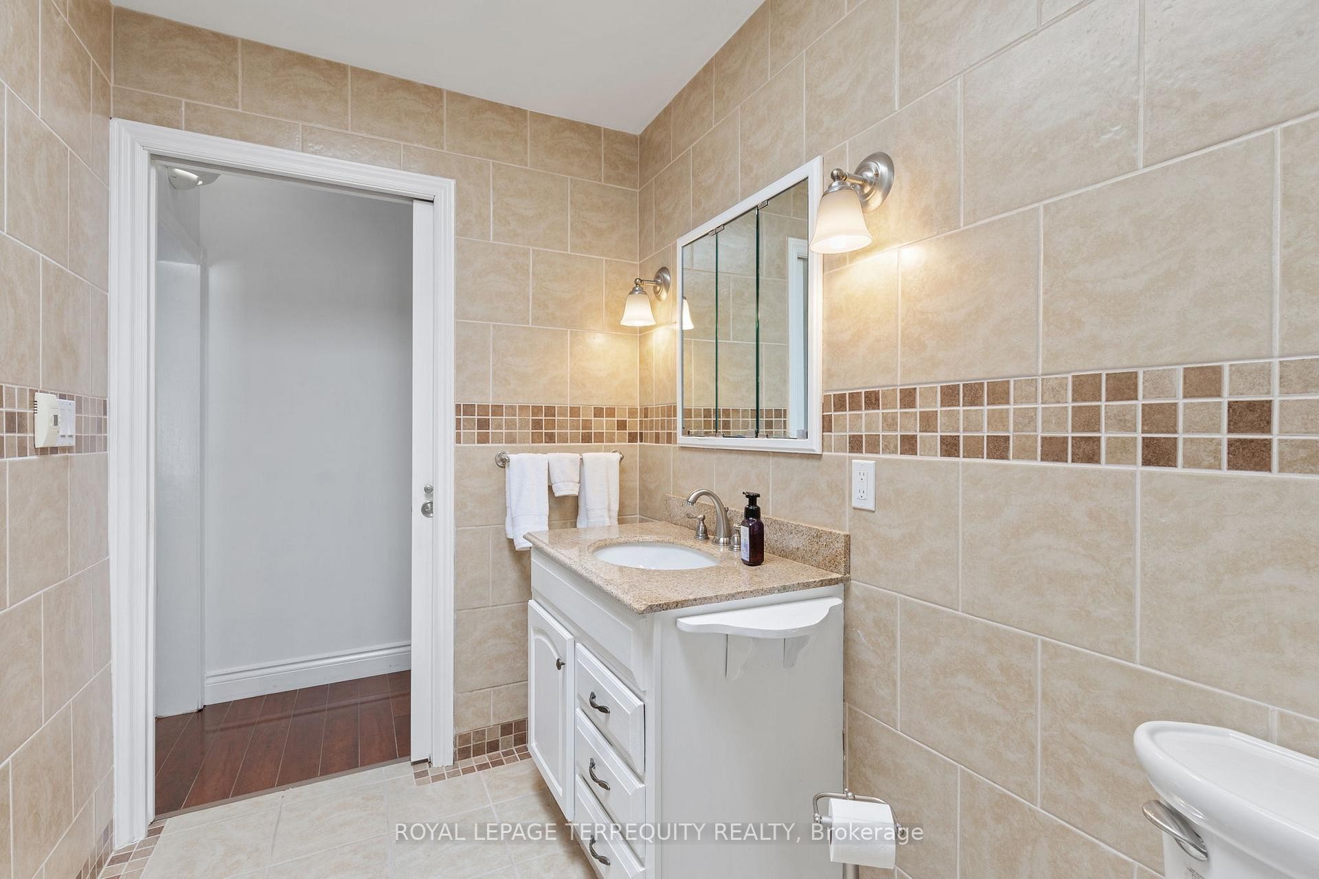 









353


Kingsleigh

Court,
Milton,




ON
L9T 1X6

