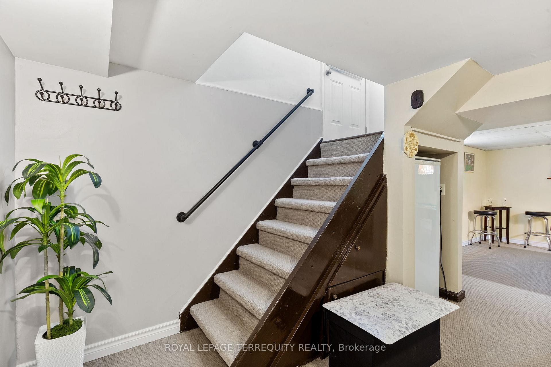 









353


Kingsleigh

Court,
Milton,




ON
L9T 1X6

