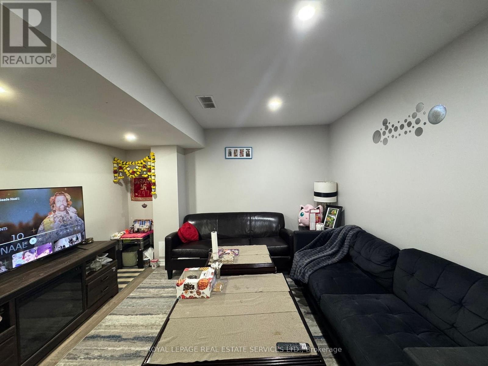 












BASEMENT - 17 ASPEN COMMON

,
St. Catharines,




Ontario
L2S2B3

