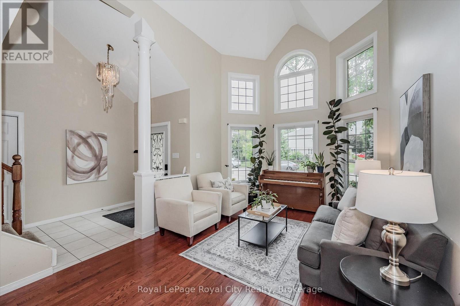 












2 OAKRIDGE CRESCENT

,
Guelph (Pineridge/Westminster Woods),




Ontario
N1L1J1

