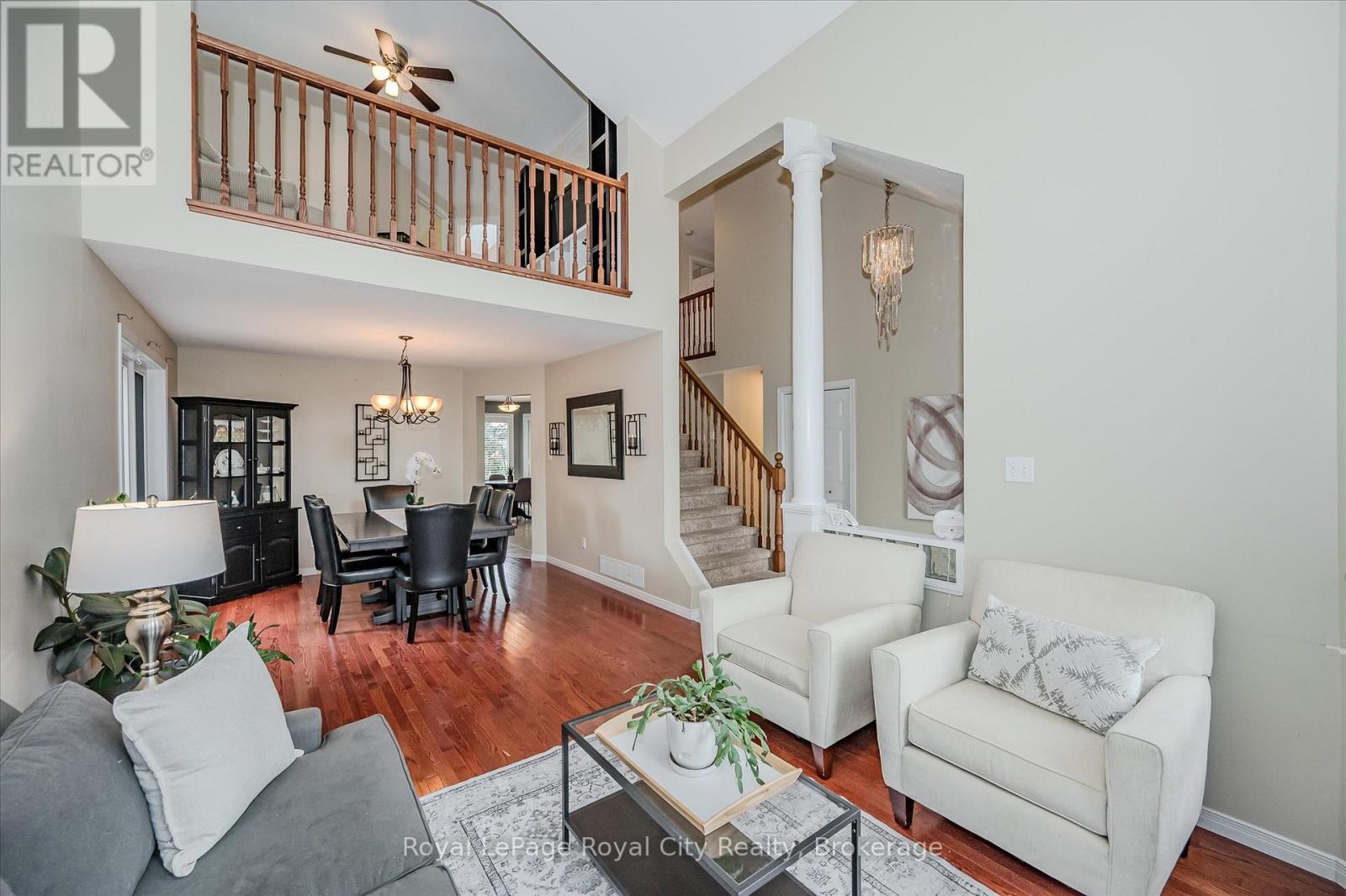 












2 OAKRIDGE CRESCENT

,
Guelph (Pineridge/Westminster Woods),




Ontario
N1L1J1

