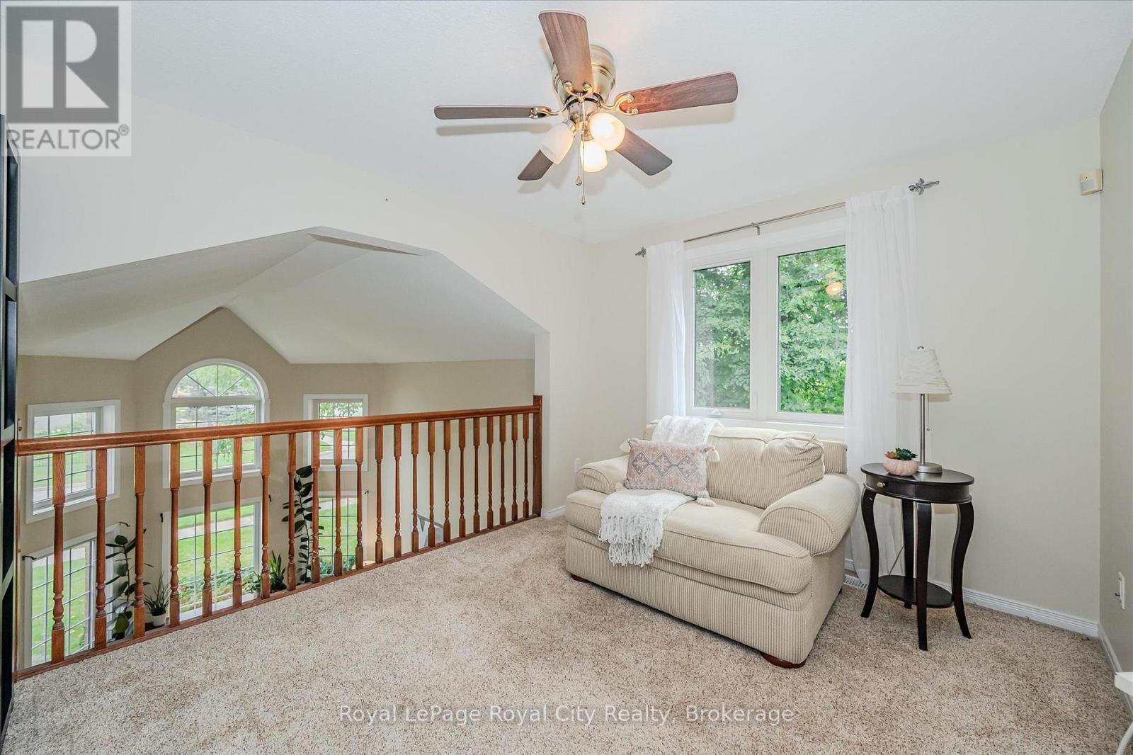 












2 OAKRIDGE CRESCENT

,
Guelph (Pineridge/Westminster Woods),




Ontario
N1L1J1

