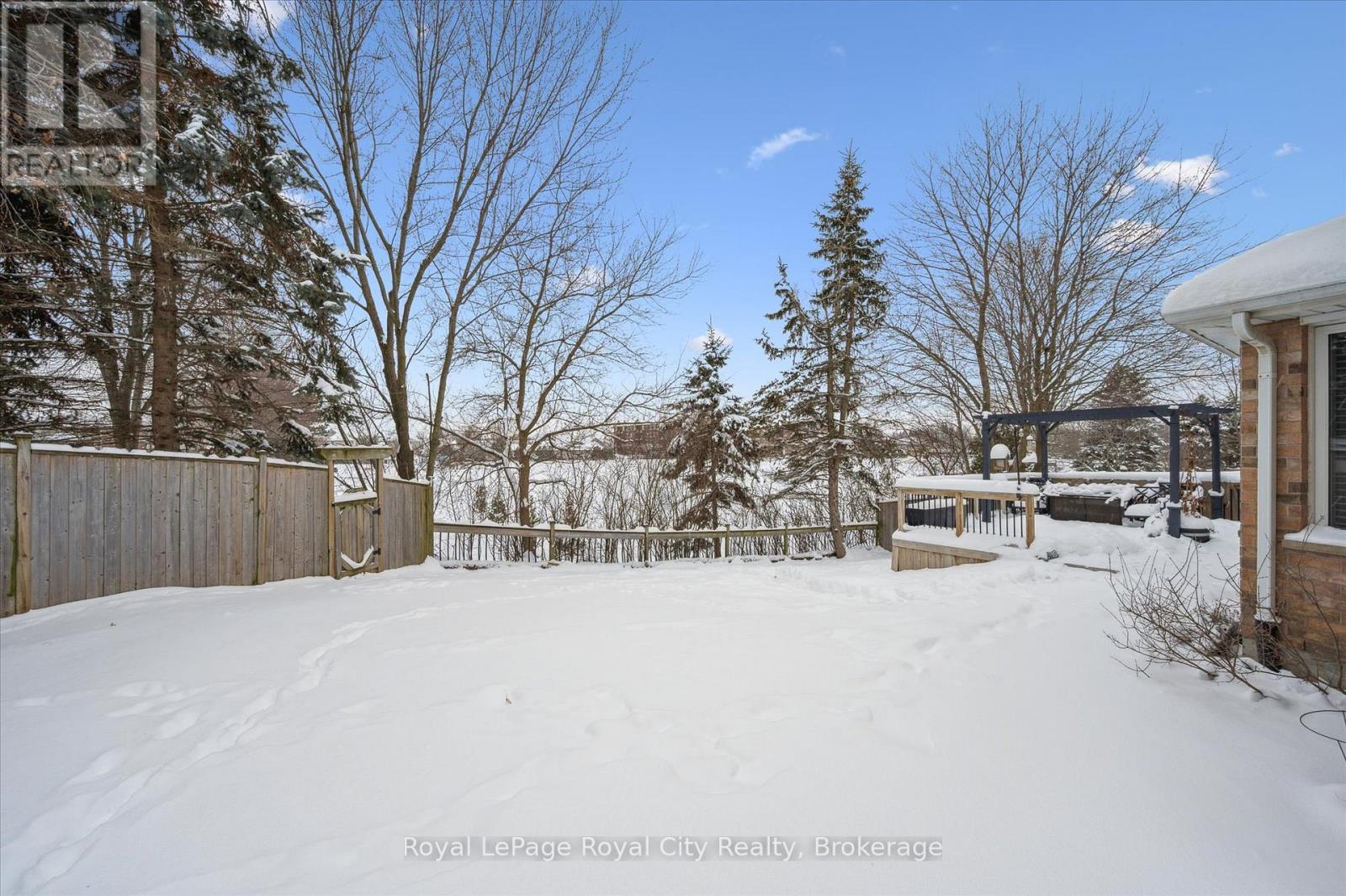 












2 OAKRIDGE CRESCENT

,
Guelph (Pineridge/Westminster Woods),




Ontario
N1L1J1

