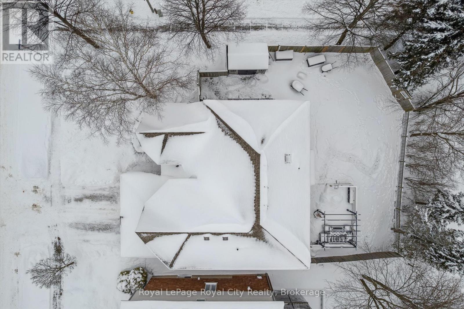 












2 OAKRIDGE CRESCENT

,
Guelph (Pineridge/Westminster Woods),




Ontario
N1L1J1

