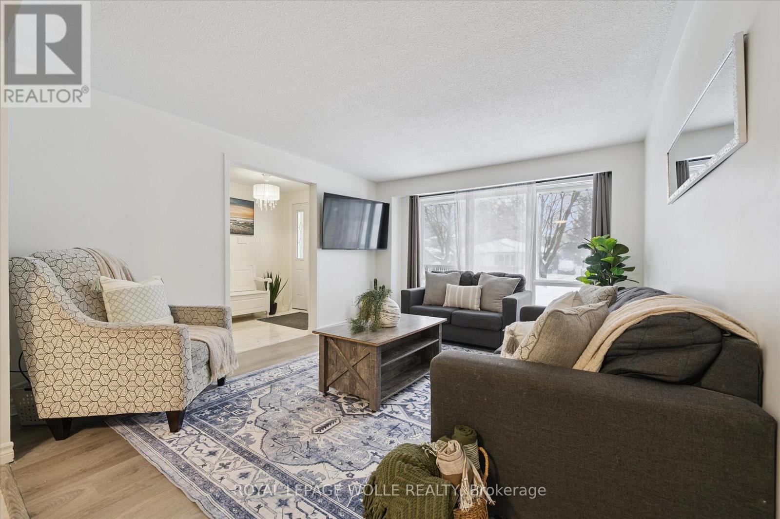 












11 INGLESIDE DRIVE

,
Kitchener,




Ontario
N2M2G7

