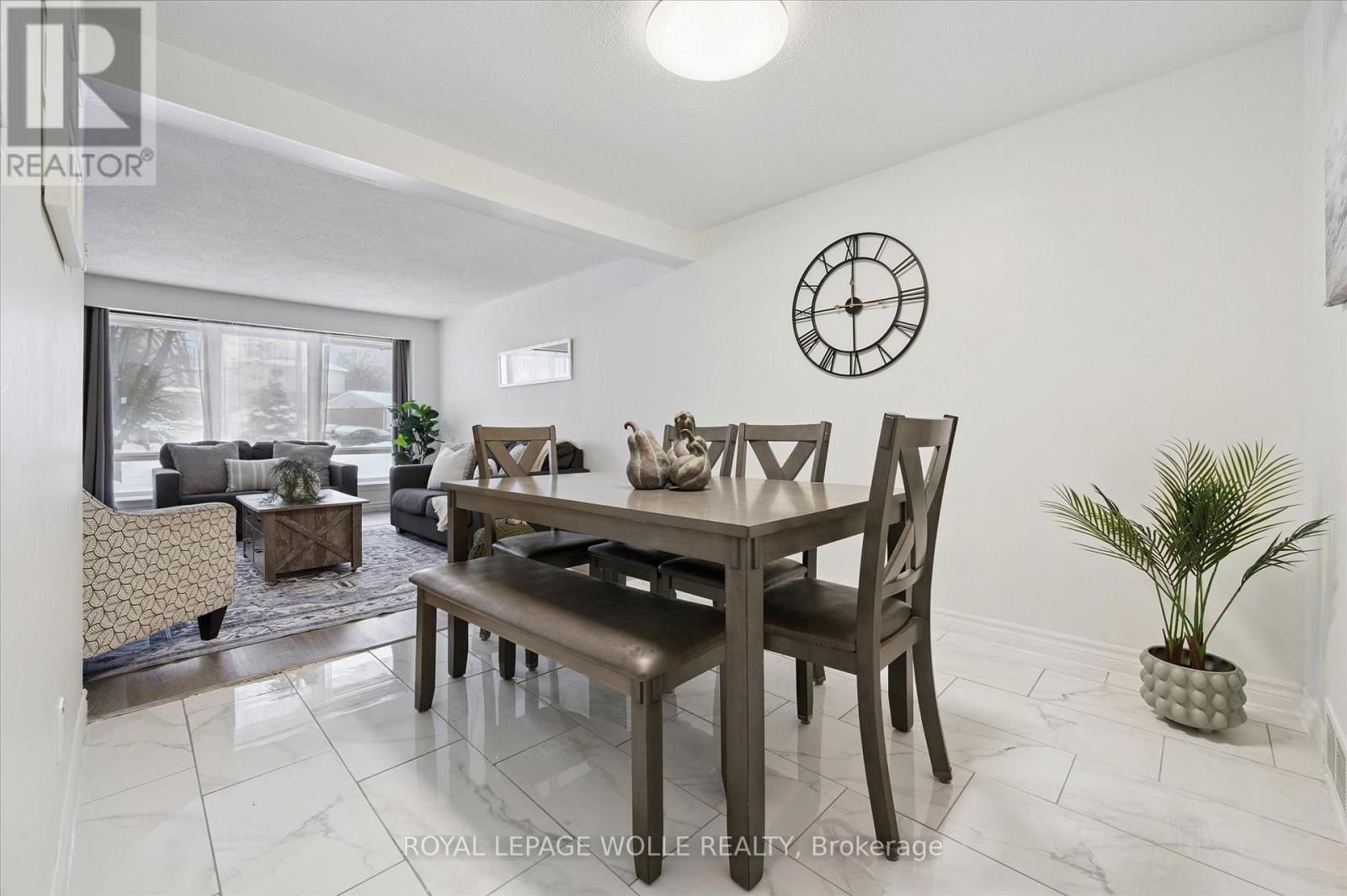 












11 INGLESIDE DRIVE

,
Kitchener,




Ontario
N2M2G7

