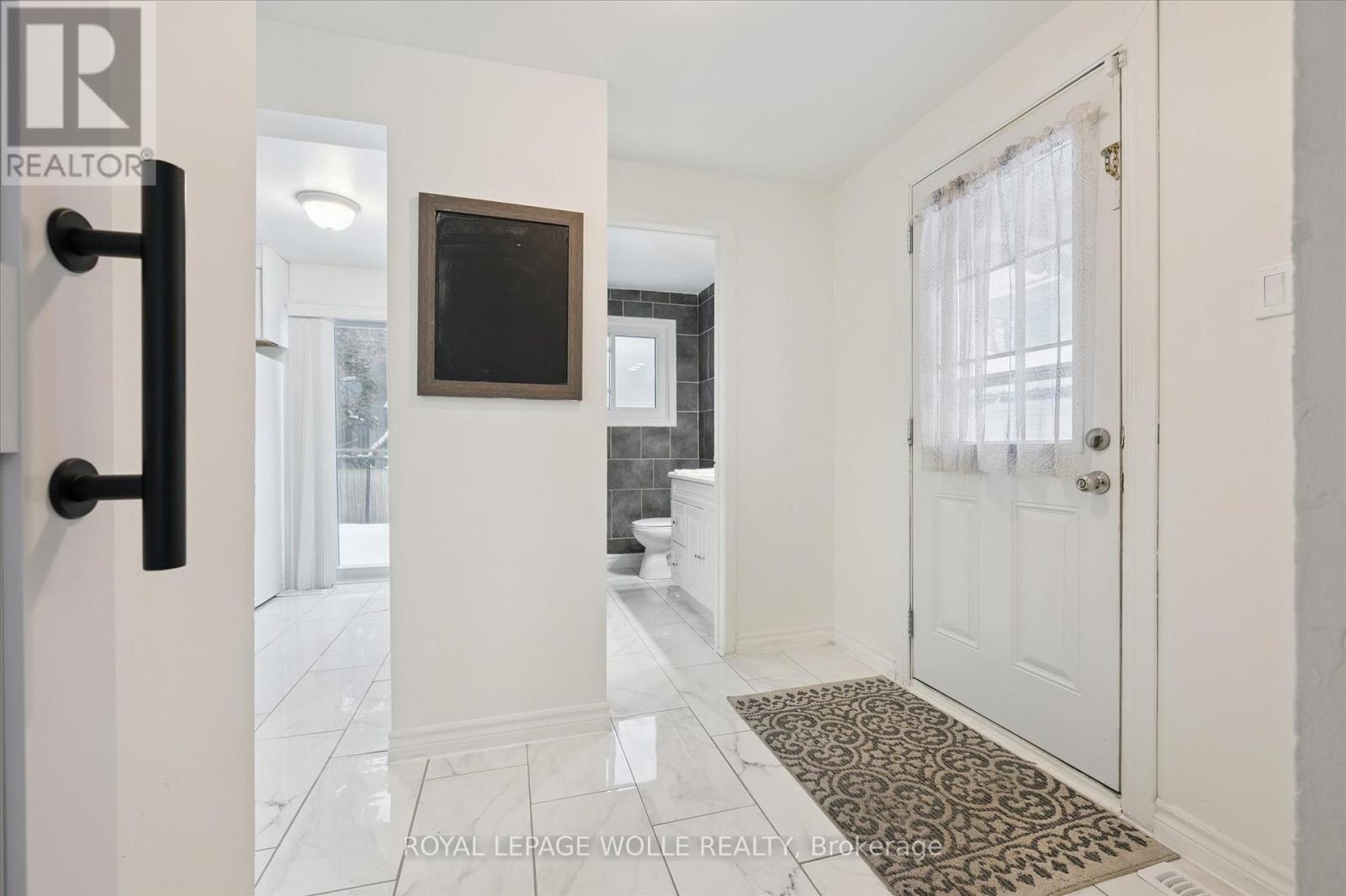 












11 INGLESIDE DRIVE

,
Kitchener,




Ontario
N2M2G7

