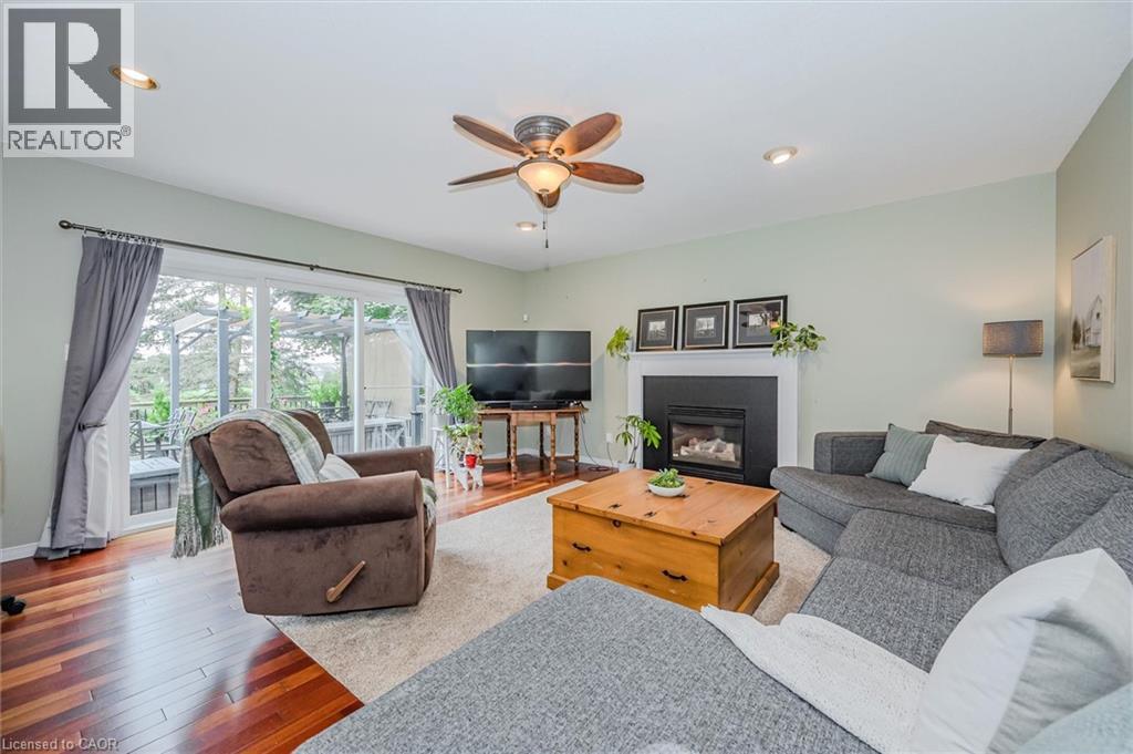 












2 OAKRIDGE Crescent

,
Guelph,




Ontario
N1L1J1

