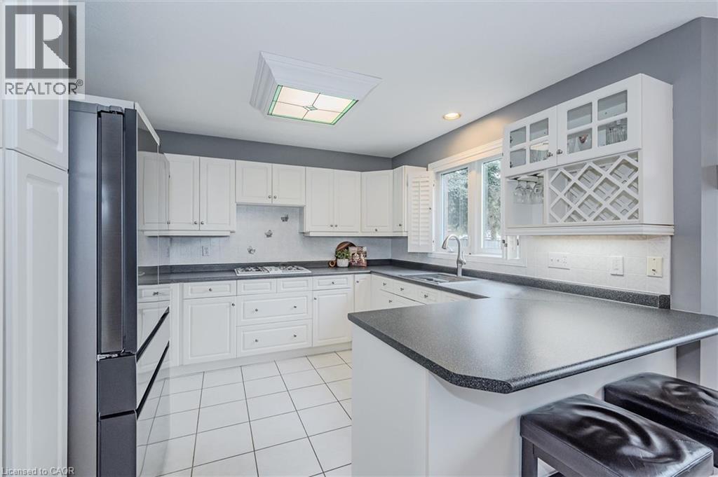 












2 OAKRIDGE Crescent

,
Guelph,




Ontario
N1L1J1

