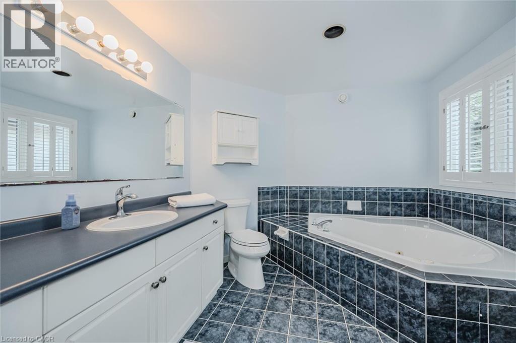 












2 OAKRIDGE Crescent

,
Guelph,




Ontario
N1L1J1

