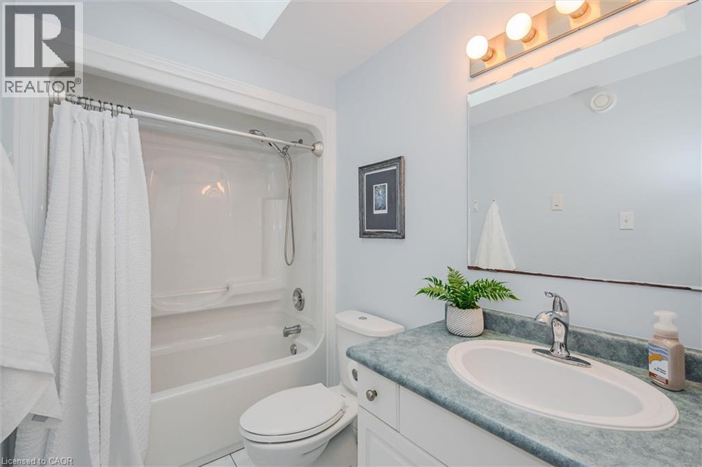 












2 OAKRIDGE Crescent

,
Guelph,




Ontario
N1L1J1

