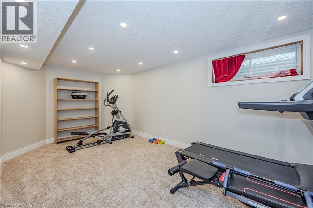 












2 OAKRIDGE Crescent

,
Guelph,




Ontario
N1L1J1

