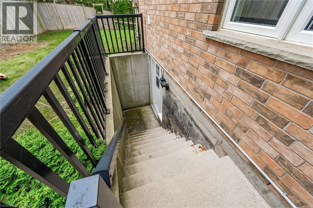 












2 OAKRIDGE Crescent

,
Guelph,




Ontario
N1L1J1

