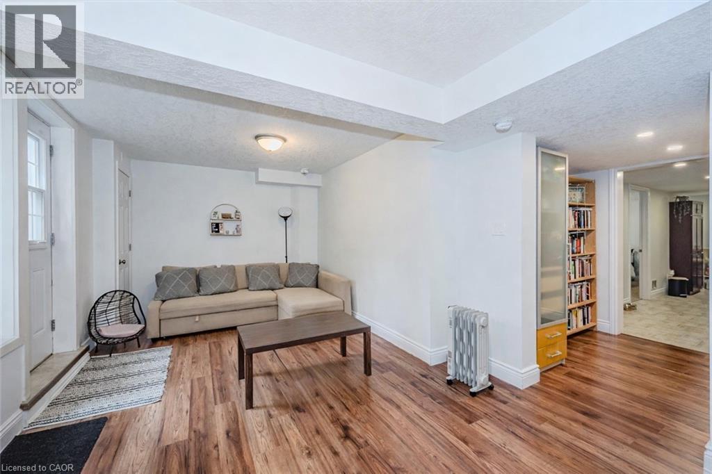 












2 OAKRIDGE Crescent

,
Guelph,




Ontario
N1L1J1

