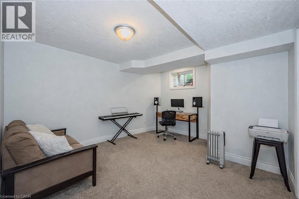 












2 OAKRIDGE Crescent

,
Guelph,




Ontario
N1L1J1

