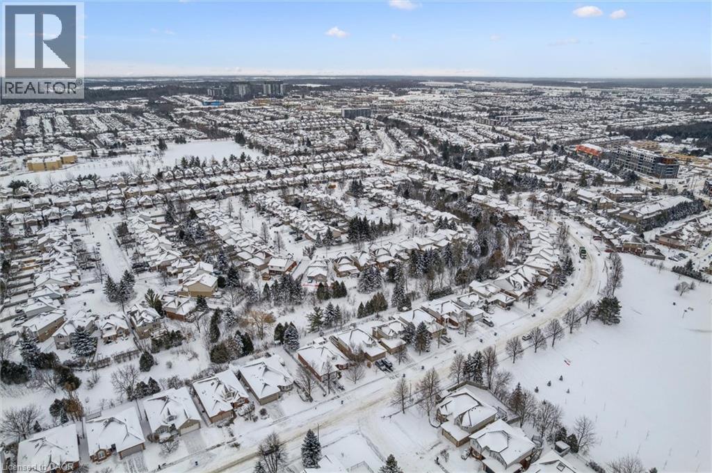 












2 OAKRIDGE Crescent

,
Guelph,




Ontario
N1L1J1

