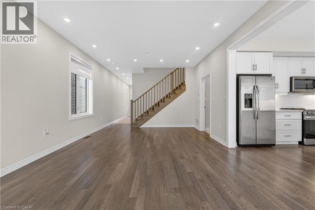 












15 VINIFERA Drive

,
Grimsby,




Ontario
L3M0L2

