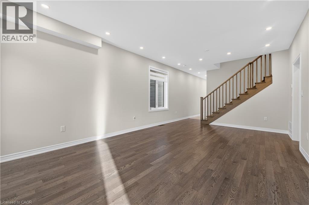 












15 VINIFERA Drive

,
Grimsby,




Ontario
L3M0L2

