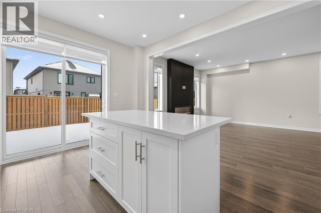 












15 VINIFERA Drive

,
Grimsby,




Ontario
L3M0L2

