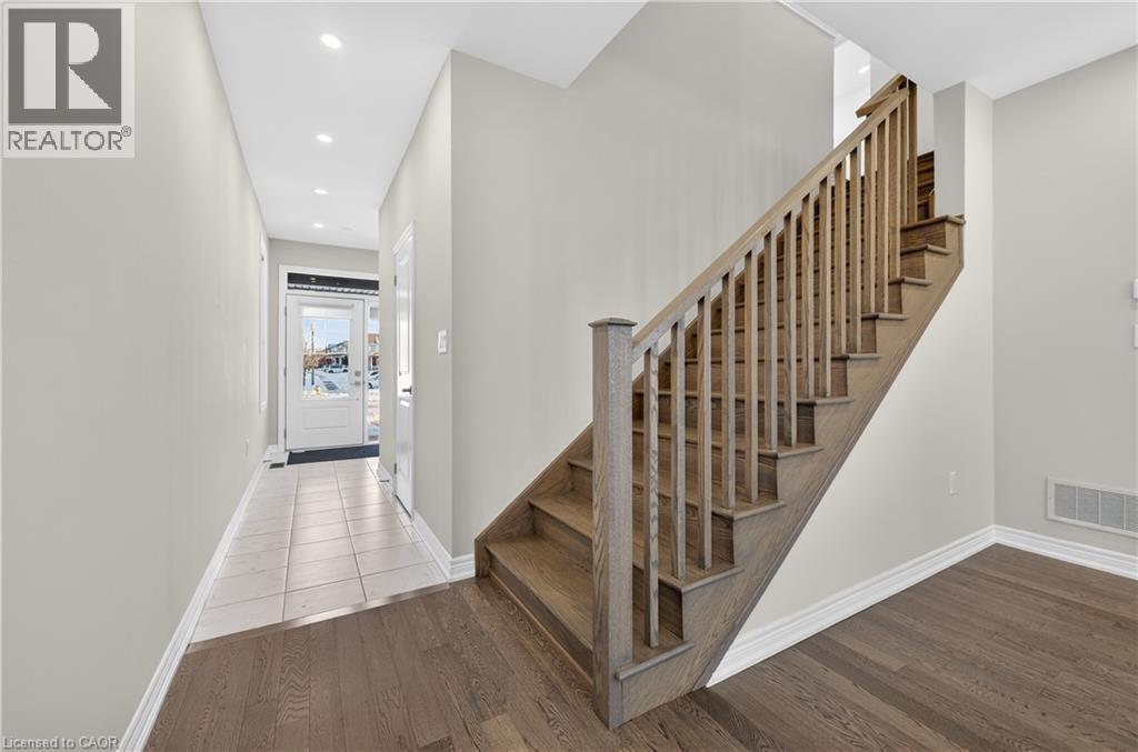 












15 VINIFERA Drive

,
Grimsby,




Ontario
L3M0L2

