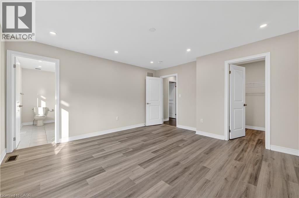 












15 VINIFERA Drive

,
Grimsby,




Ontario
L3M0L2

