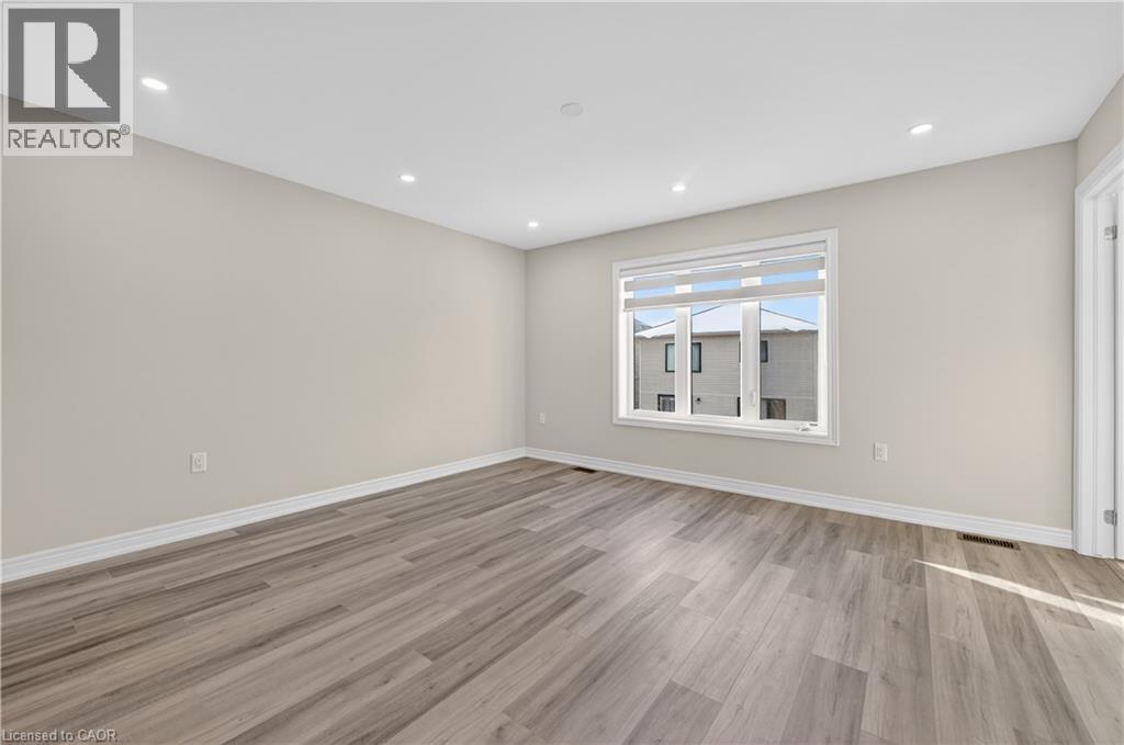 












15 VINIFERA Drive

,
Grimsby,




Ontario
L3M0L2

