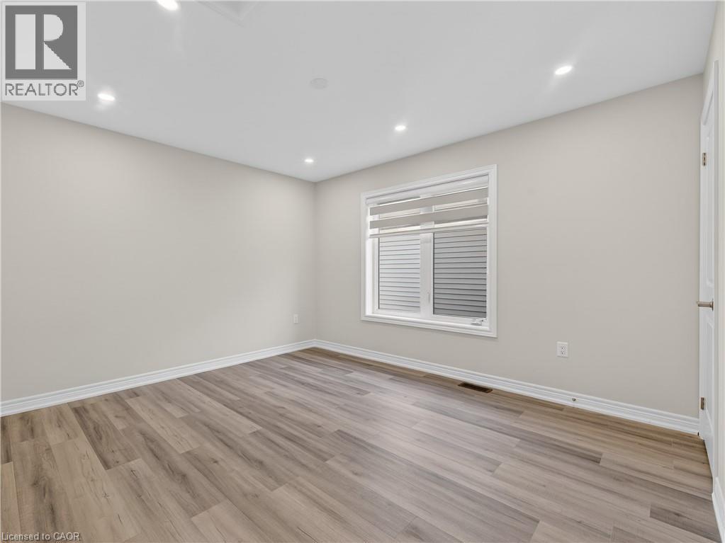 












15 VINIFERA Drive

,
Grimsby,




Ontario
L3M0L2

