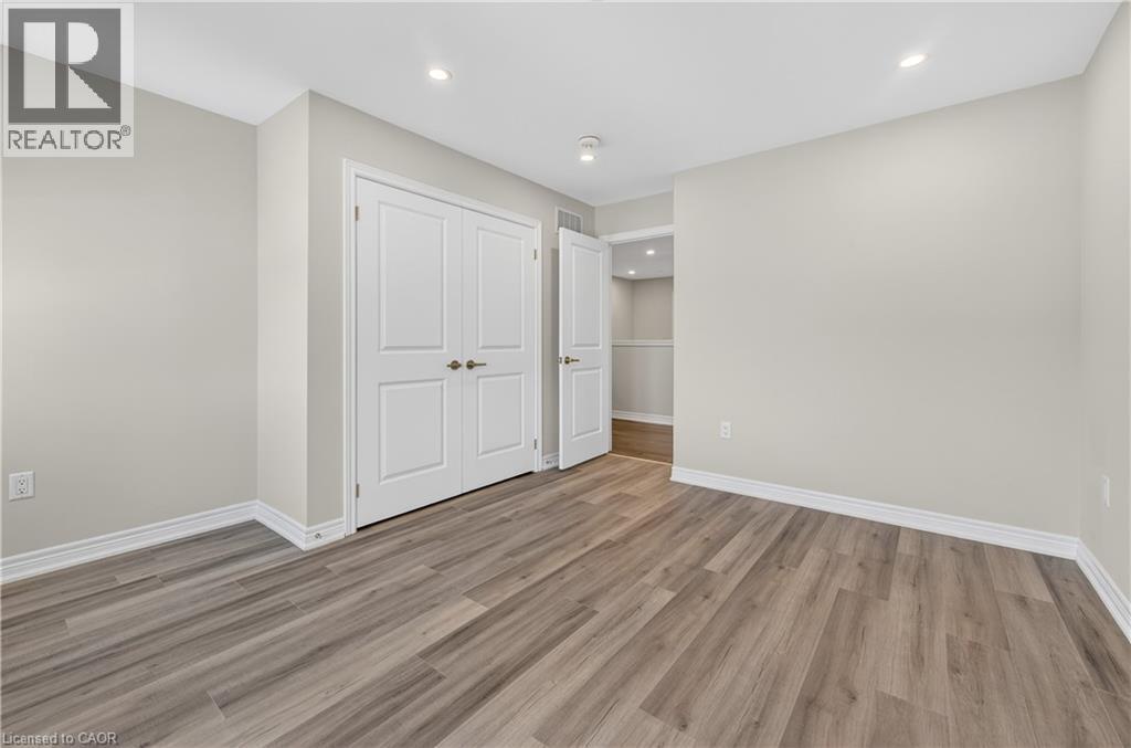 












15 VINIFERA Drive

,
Grimsby,




Ontario
L3M0L2

