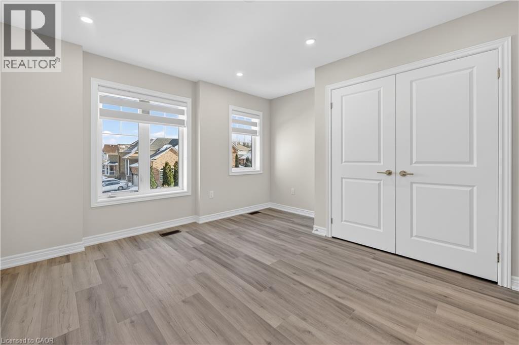 












15 VINIFERA Drive

,
Grimsby,




Ontario
L3M0L2

