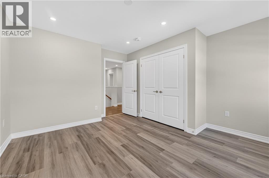 












15 VINIFERA Drive

,
Grimsby,




Ontario
L3M0L2

