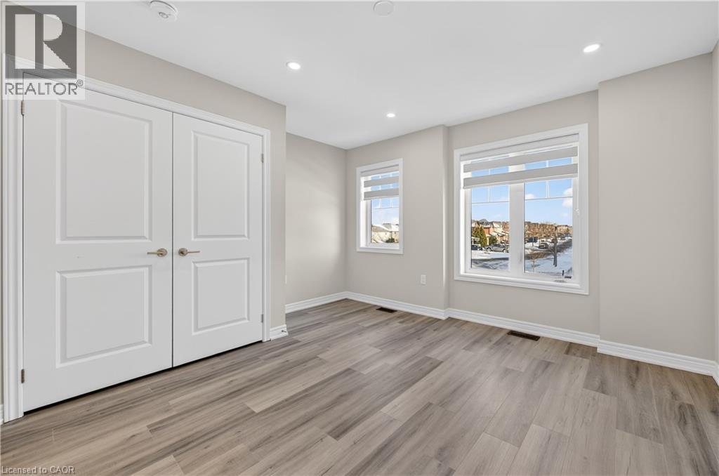 












15 VINIFERA Drive

,
Grimsby,




Ontario
L3M0L2

