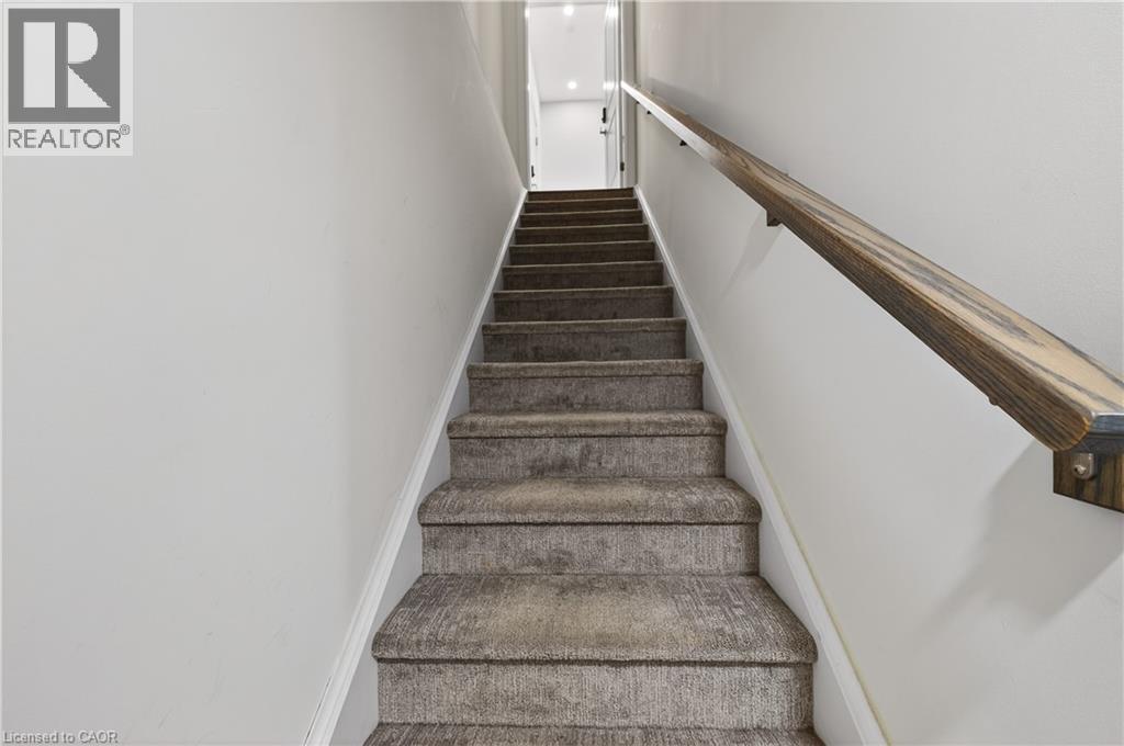 












15 VINIFERA Drive

,
Grimsby,




Ontario
L3M0L2

