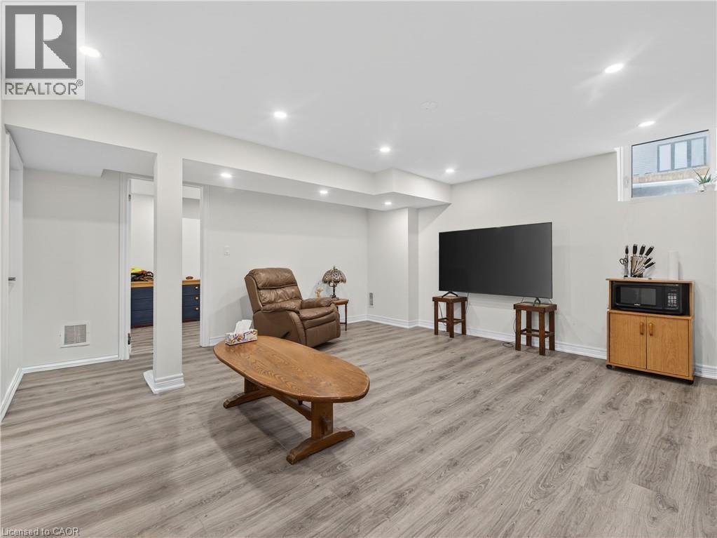 












15 VINIFERA Drive

,
Grimsby,




Ontario
L3M0L2

