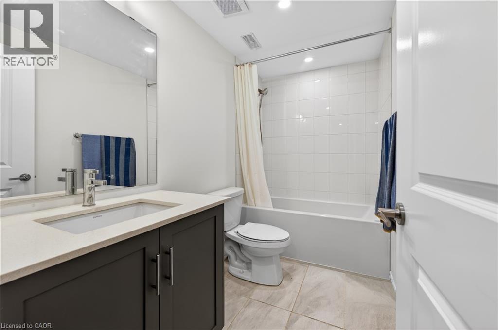 












15 VINIFERA Drive

,
Grimsby,




Ontario
L3M0L2

