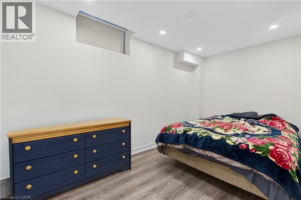 












15 VINIFERA Drive

,
Grimsby,




Ontario
L3M0L2

