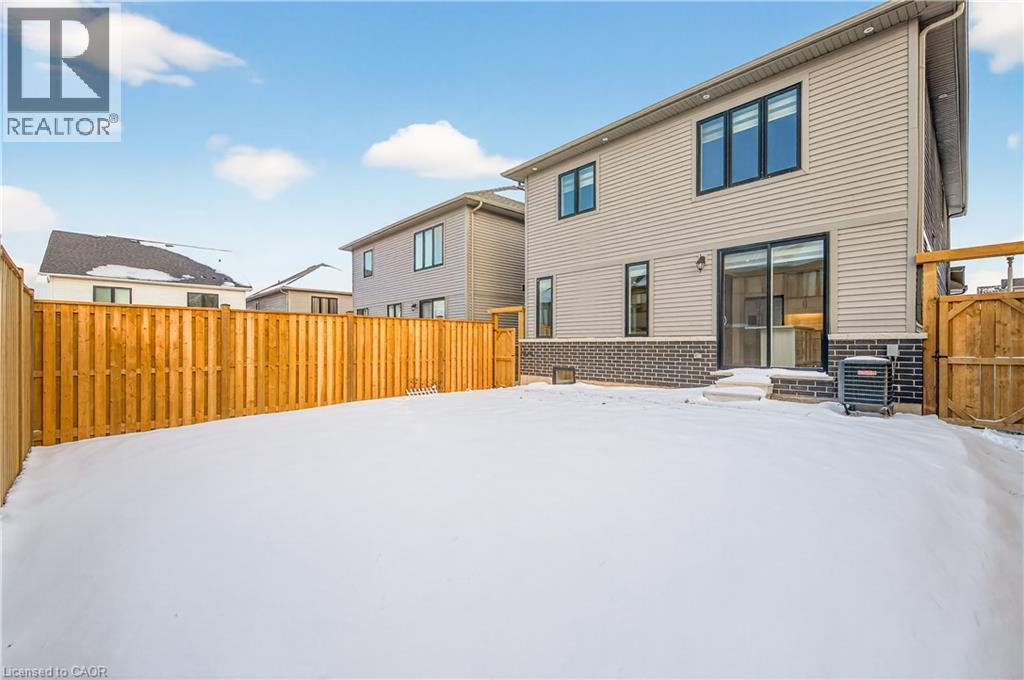 












15 VINIFERA Drive

,
Grimsby,




Ontario
L3M0L2

