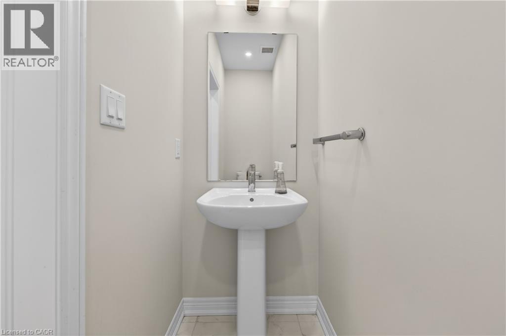 












15 VINIFERA Drive

,
Grimsby,




Ontario
L3M0L2

