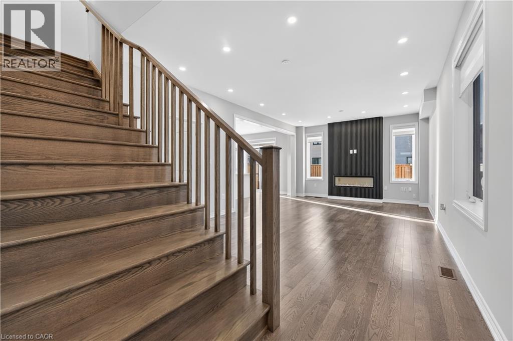 












15 VINIFERA Drive

,
Grimsby,




Ontario
L3M0L2

