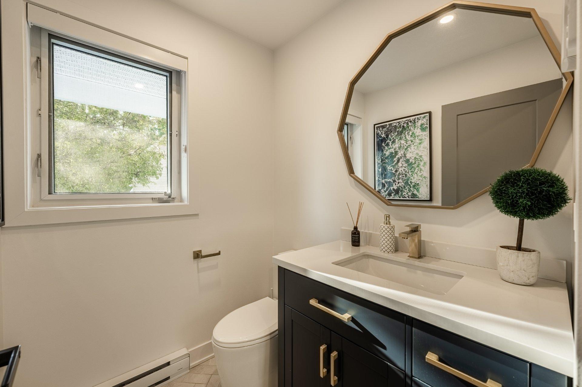 









15


Rue Besset

,
Saint-Mathias-sur-Richelieu,




QC
J3L6A3

