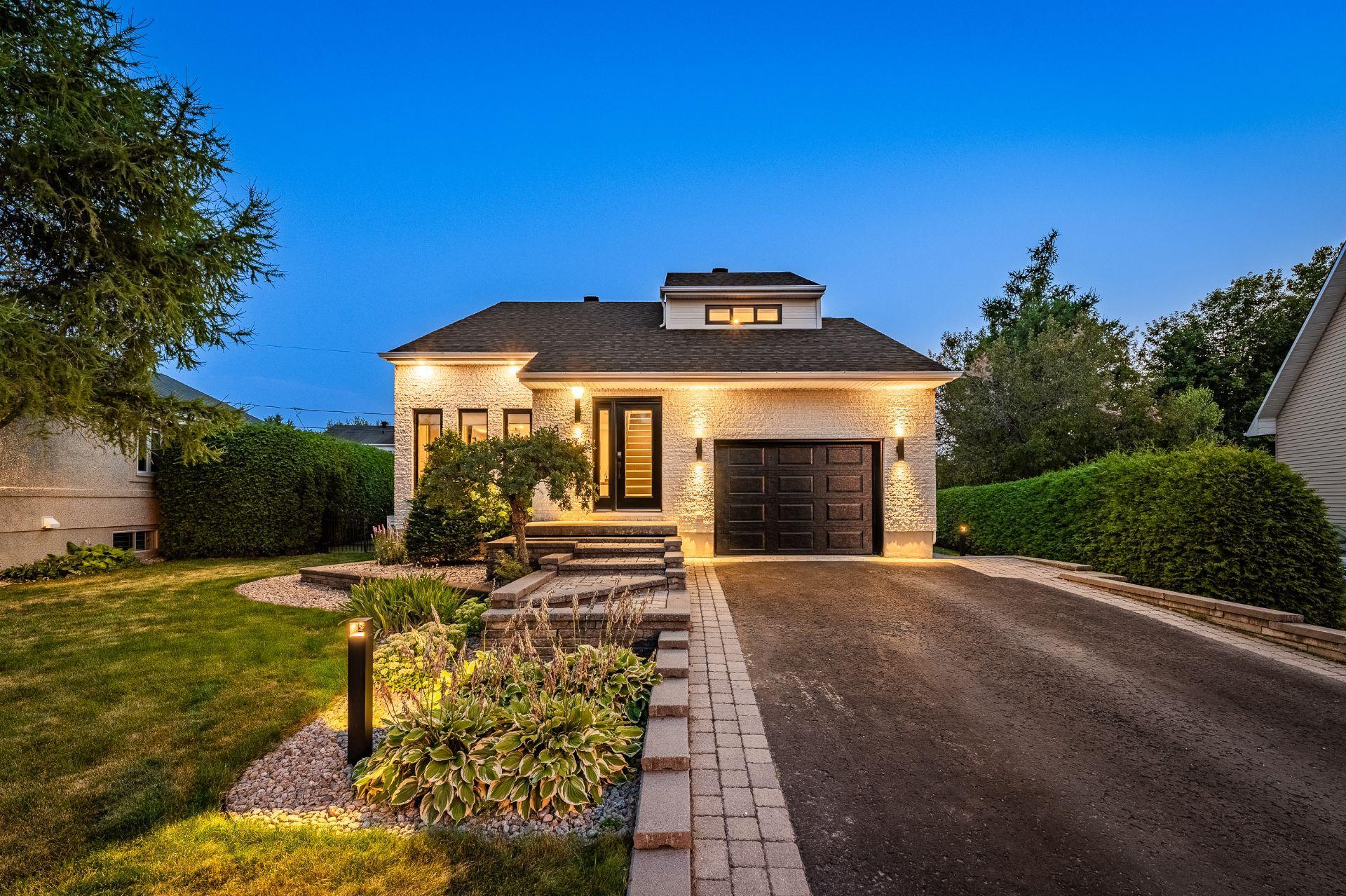 









15


Rue Besset

,
Saint-Mathias-sur-Richelieu,




QC
J3L6A3

